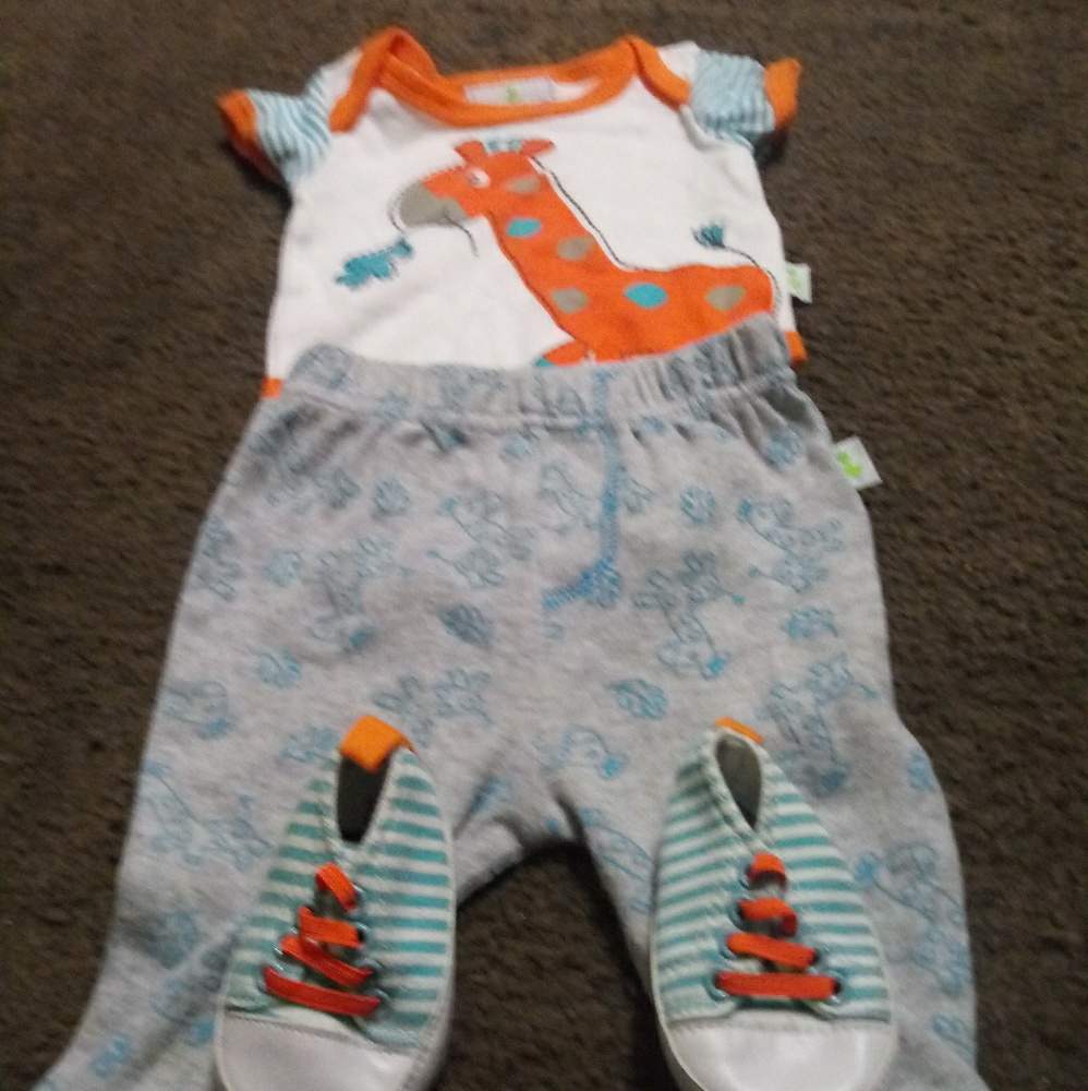 duck duck goose 0-3mos 4pc set Like New!
